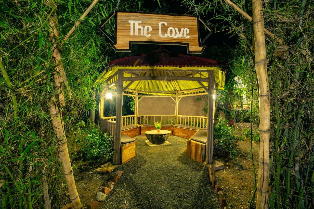 Lemon Tree Wildlife Resort, Bandhavgarh Tāla Buitenkant foto