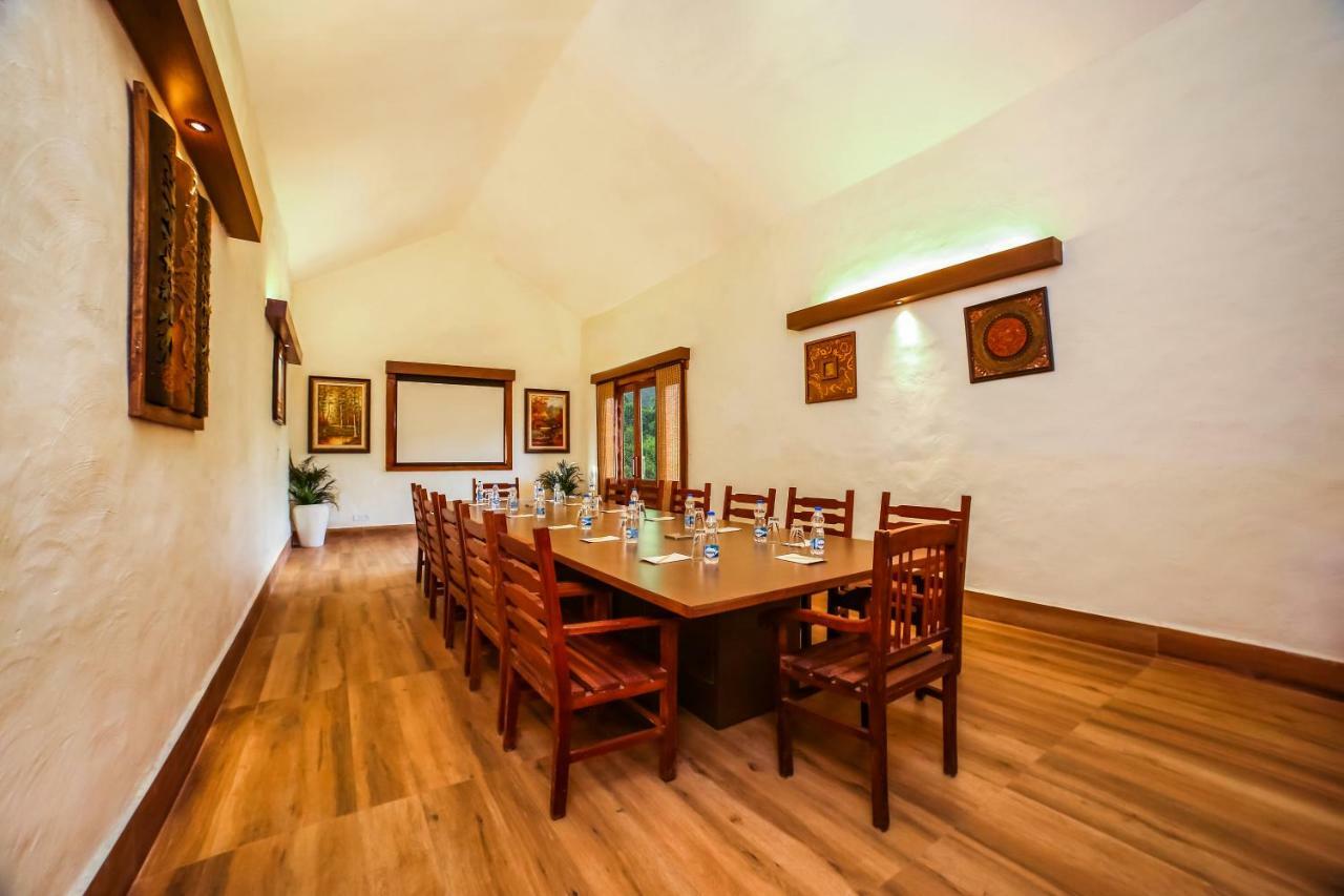 Lemon Tree Wildlife Resort, Bandhavgarh Tāla Buitenkant foto