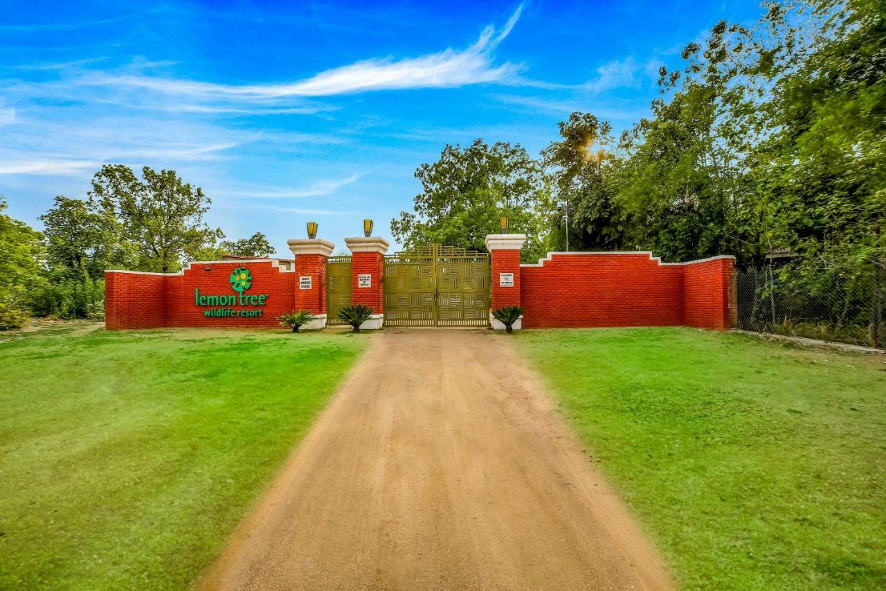 Lemon Tree Wildlife Resort, Bandhavgarh Tāla Buitenkant foto