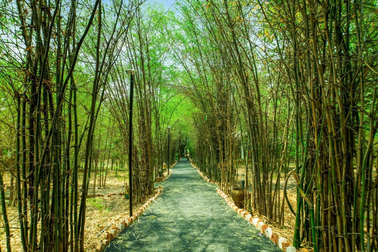 Lemon Tree Wildlife Resort, Bandhavgarh Tāla Buitenkant foto