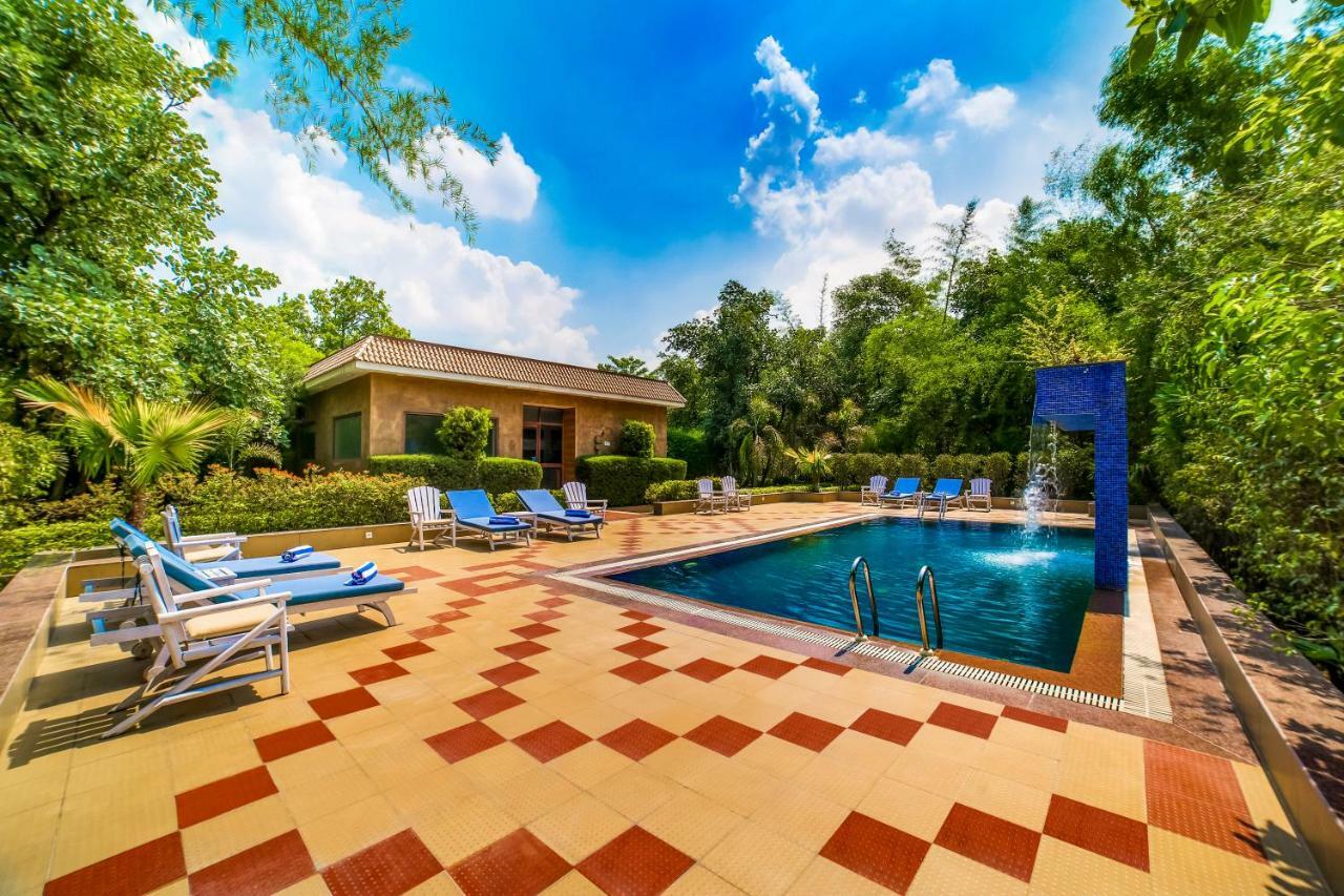 Lemon Tree Wildlife Resort, Bandhavgarh Tāla Buitenkant foto